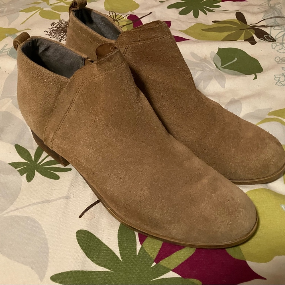 Women’s Tan Suede Ankle Boots by Toms size 12